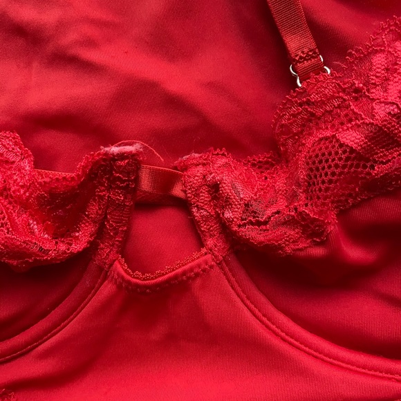 Red lace bodysuit - Picture 4 of 4